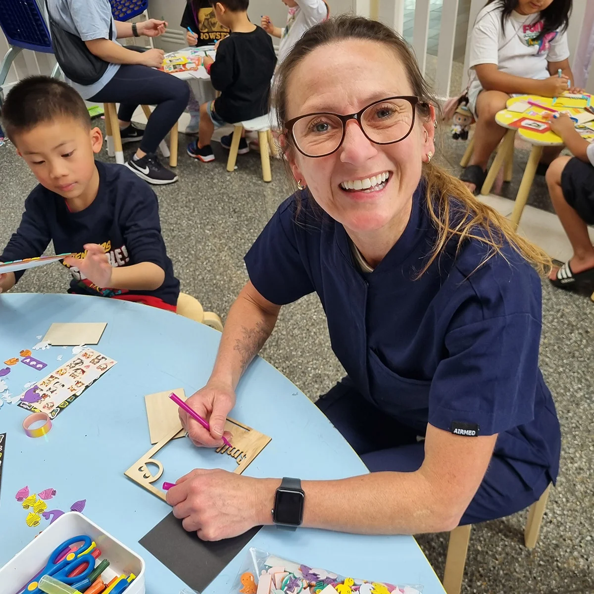 MC Dental在Highpoint购物中心成功举办了"微笑相框"手工日活动