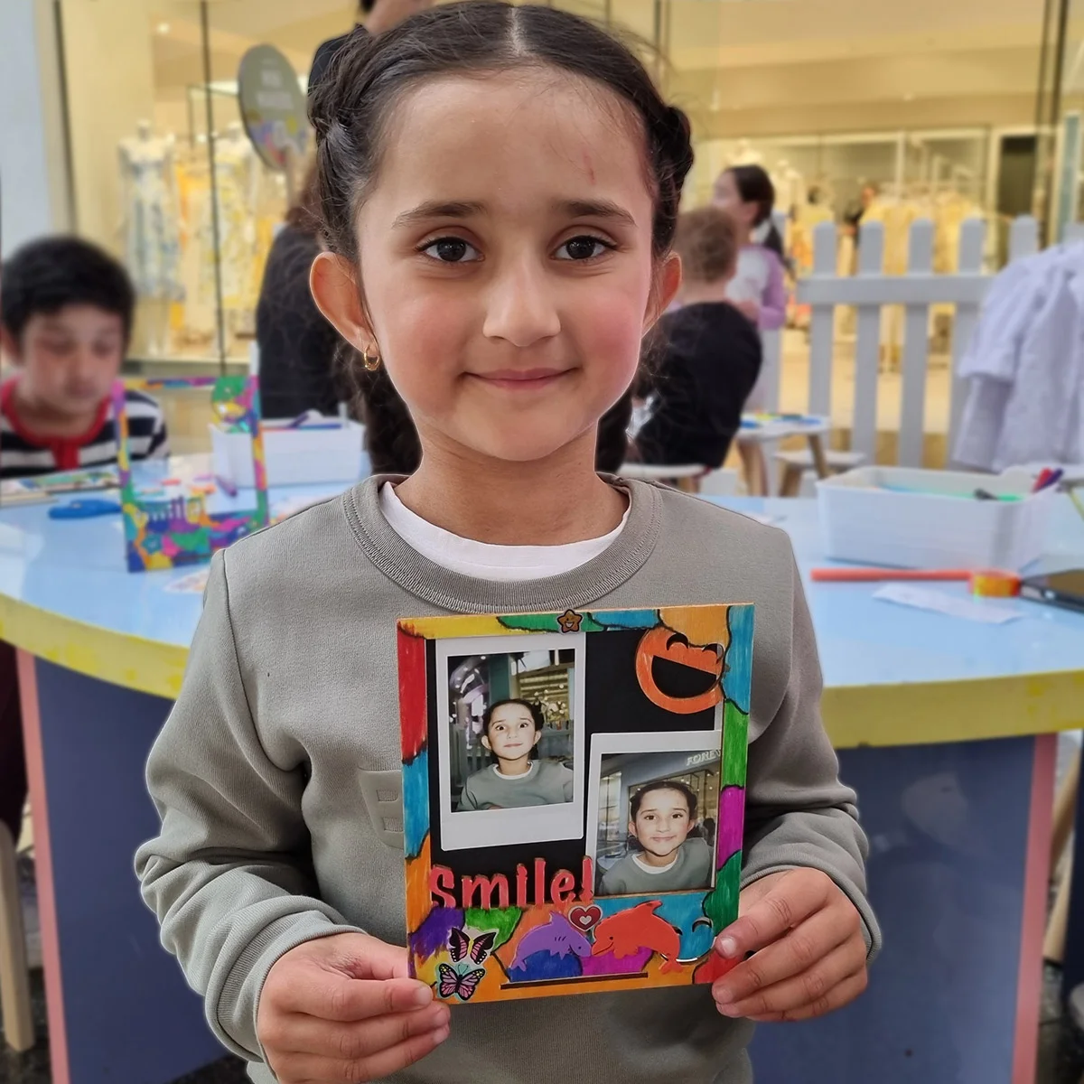 MC Dental在Highpoint购物中心成功举办了"微笑相框"手工日活动