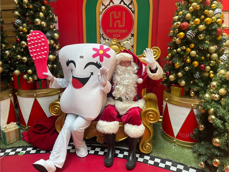 庆祝MC Dental Highpoint营业一周年！