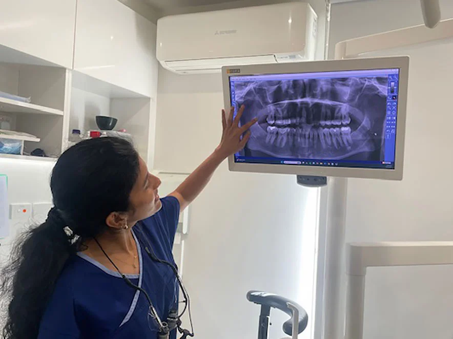 认识 Kabini 医生 – 在 Brighton诊所敬业且富有同情心的牙医