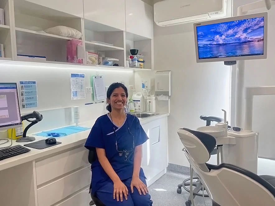 认识 Kabini 医生 – 在 Brighton诊所敬业且富有同情心的牙医