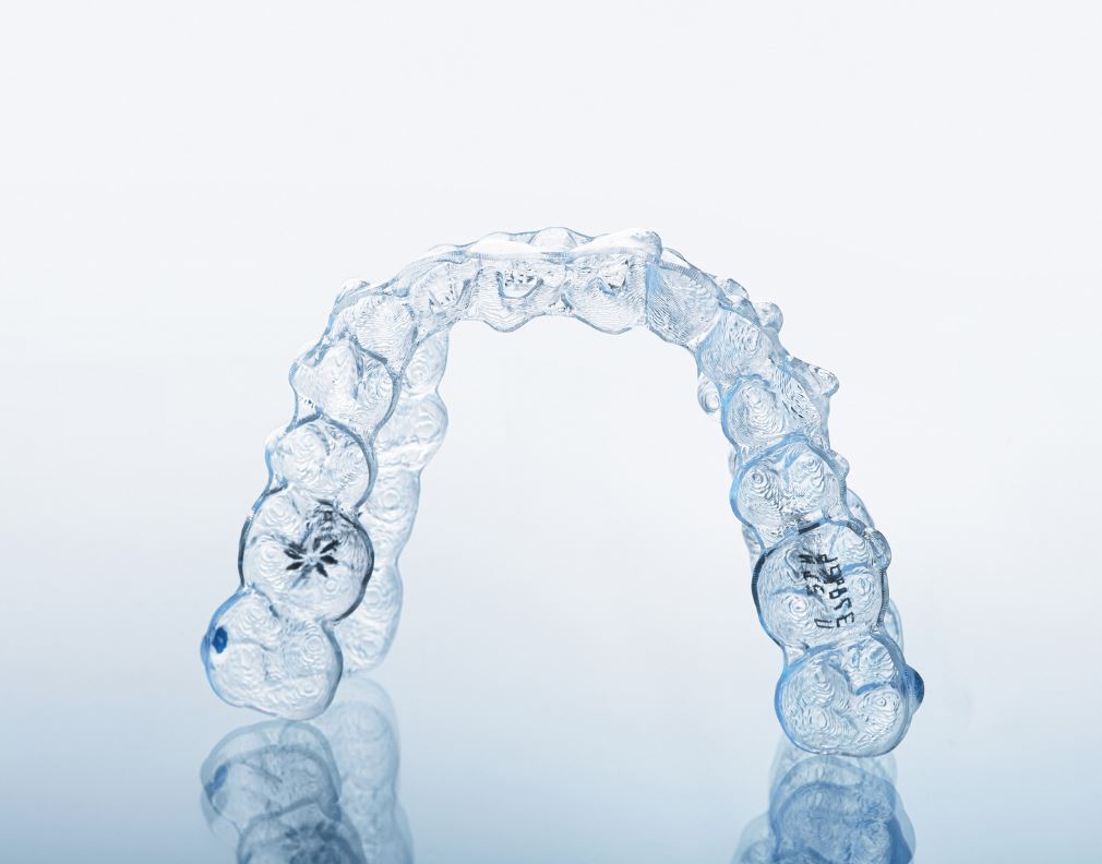 隐适美透明牙套