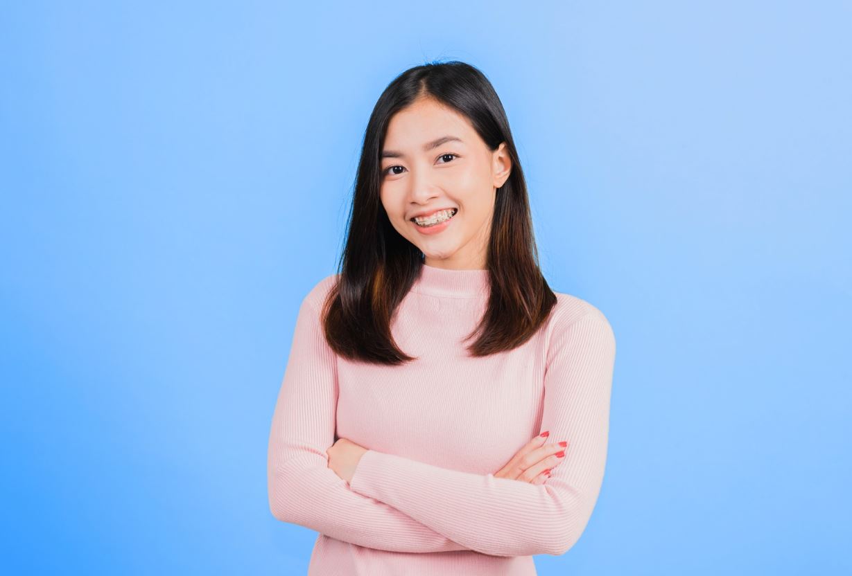 什么时候换牙齿保持器