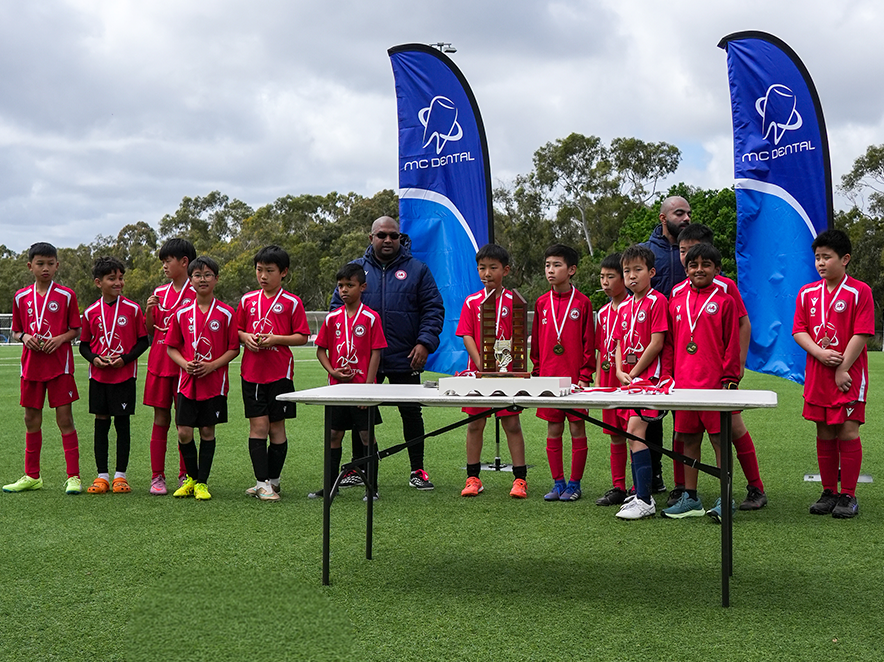 MC Dental 携手 Eastern Lions 举办青少年足球锦标赛